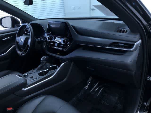 Thumbnail: 2025 Toyota Highlander - 18