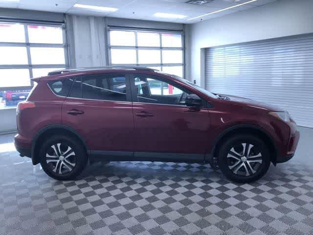 Thumbnail: 2018 Toyota RAV4 - 28