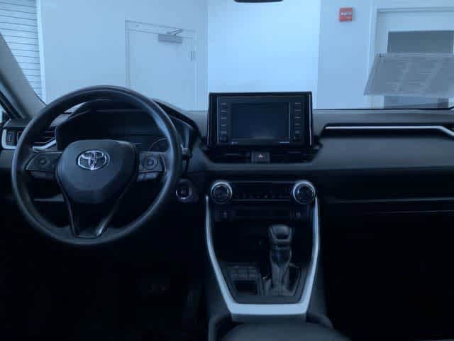 Thumbnail: 2020 Toyota RAV4 - 17