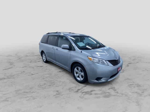 Thumbnail: 2011 Toyota Sienna - 3