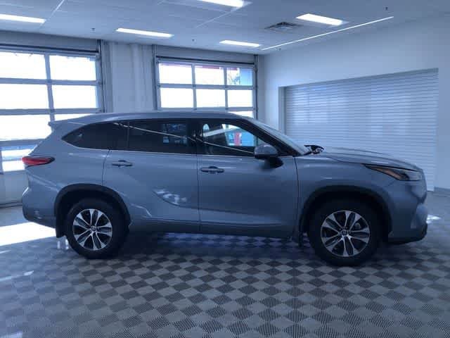 Thumbnail: 2022 Toyota Highlander - 35