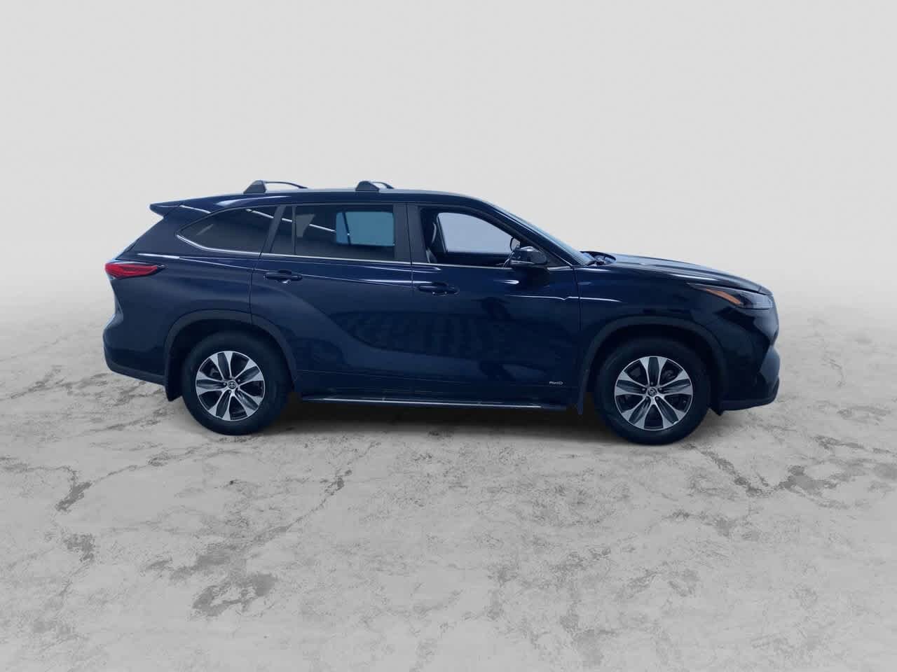 2023 Toyota Highlander XLE 2