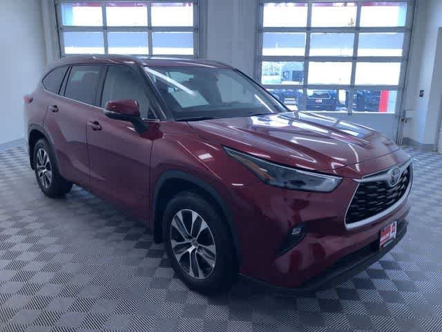 Thumbnail: 2022 Toyota Highlander - 29