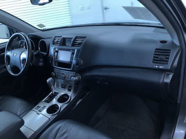 Thumbnail: 2013 Toyota Highlander - 16