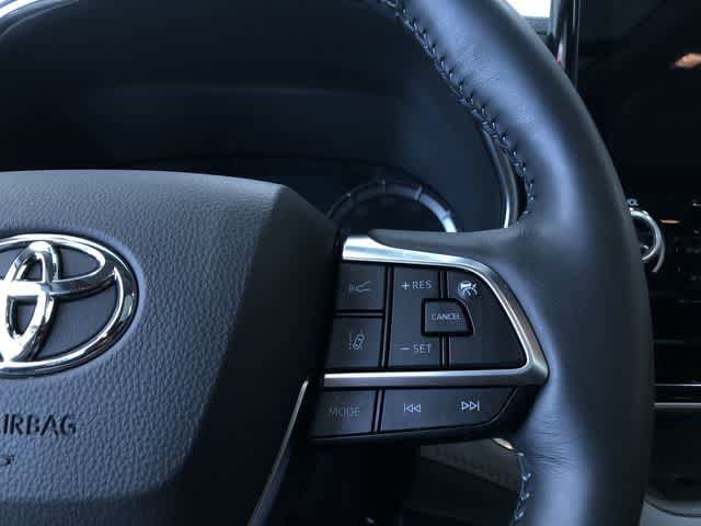 Thumbnail: 2021 Toyota Highlander - 32