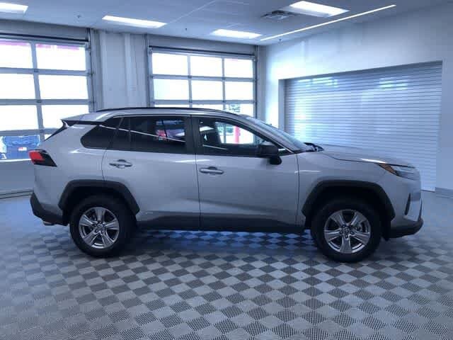 2025 Toyota RAV4 LE - Photo 35