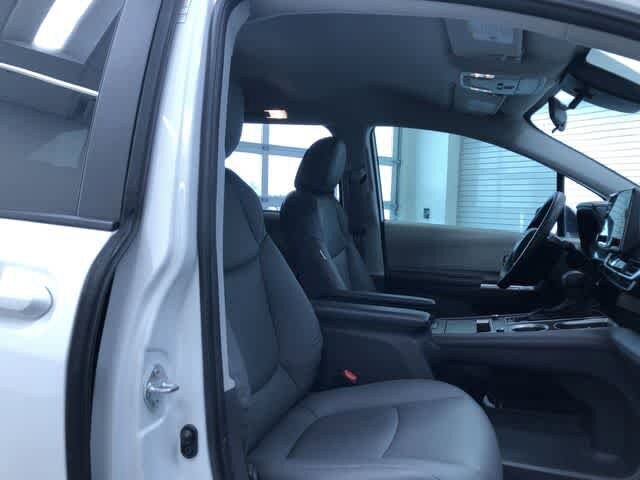 Thumbnail: 2023 Toyota Sienna - 23