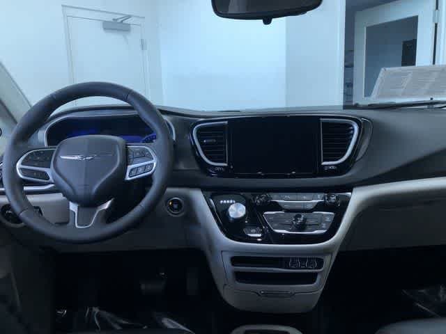 Thumbnail: 2024 Chrysler Pacifica - 17