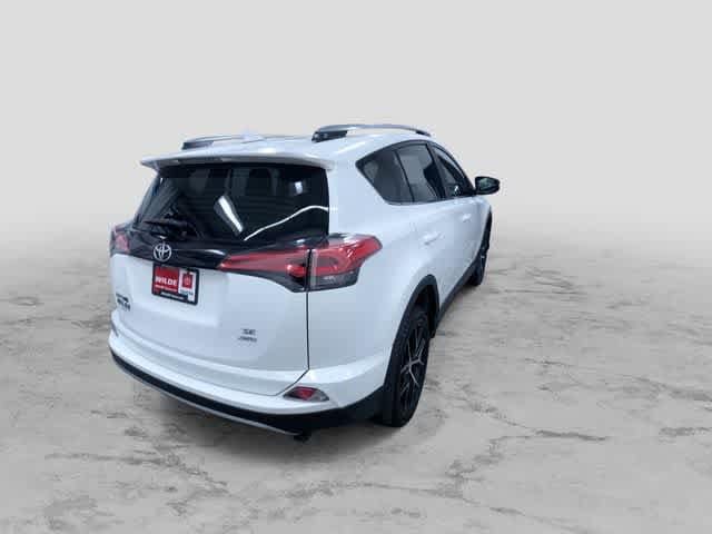 Thumbnail: 2018 Toyota RAV4 - 9
