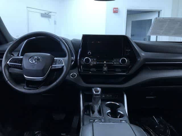 Thumbnail: 2025 Toyota Highlander - 17