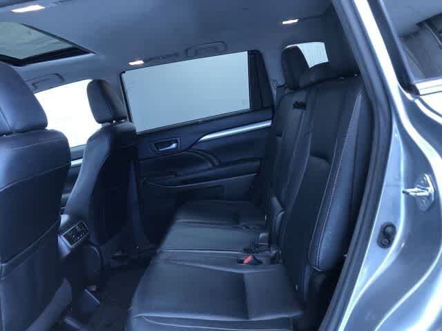 Thumbnail: 2015 Toyota Highlander - 21