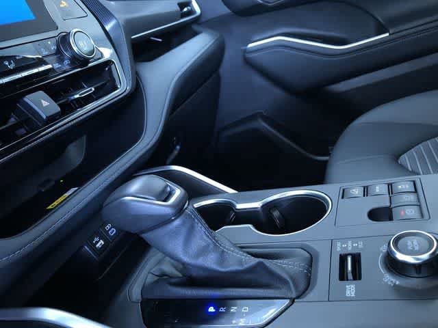 Thumbnail: 2025 Toyota Highlander - 28