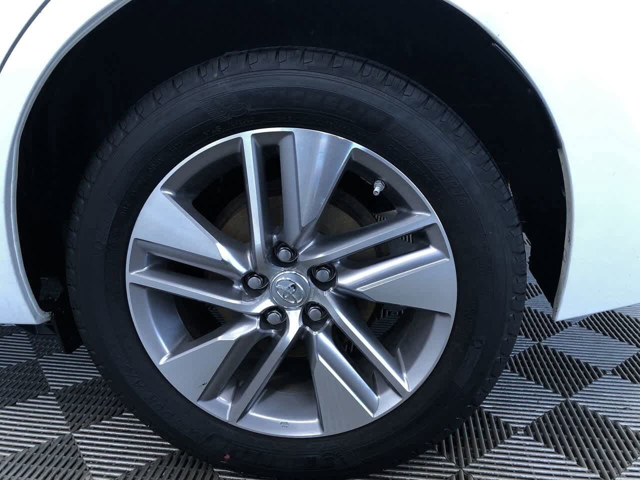 Thumbnail: 2015 Toyota Corolla - 16