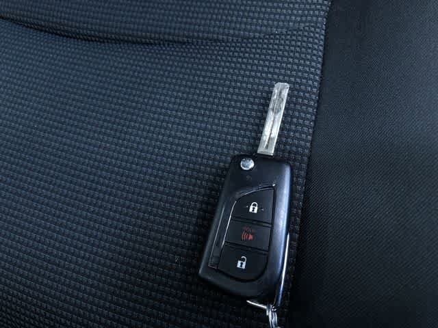 Thumbnail: 2025 Toyota RAV4 - 32