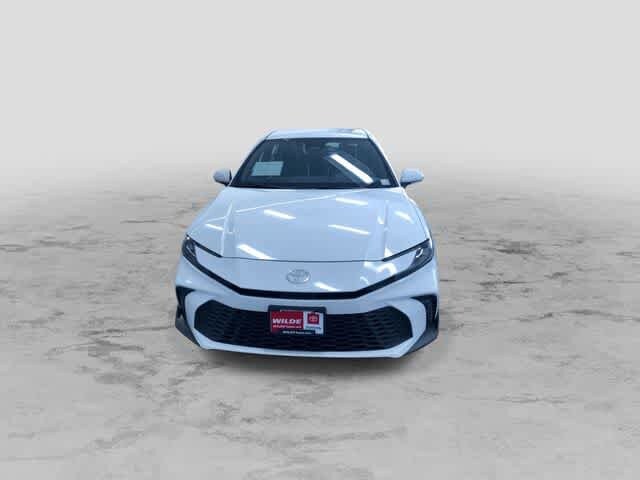 2025 Toyota Camry SE photo 4