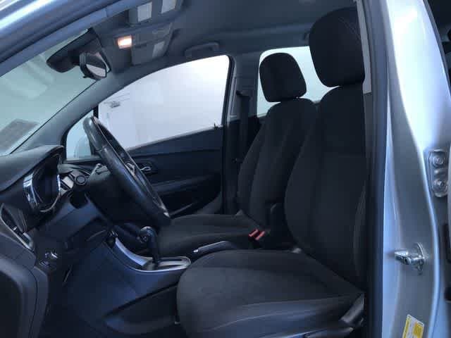Thumbnail: 2017 Chevrolet Trax - 18