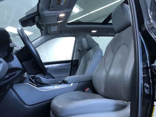 Thumbnail: 2020 Toyota Highlander - 10