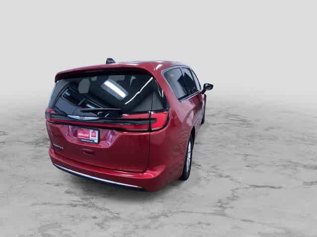 Thumbnail: 2025 Chrysler Pacifica - 10