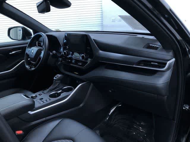 Thumbnail: 2025 Toyota Highlander - 23