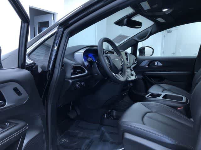 Thumbnail: 2025 Chrysler Pacifica - 11