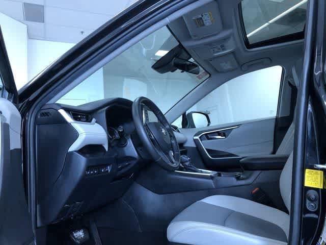 Thumbnail: 2020 Toyota RAV4 - 10