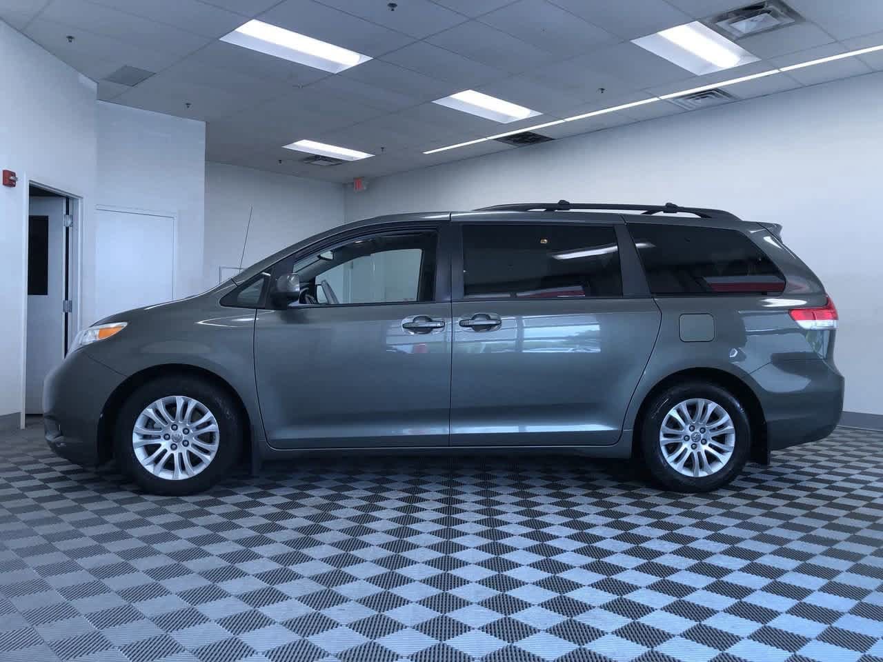 Thumbnail: 2012 Toyota Sienna - 11