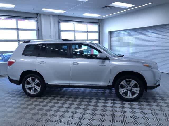 Thumbnail: 2013 Toyota Highlander - 36