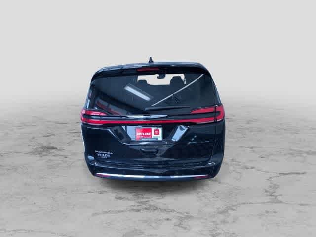 Thumbnail: 2024 Chrysler Pacifica - 9