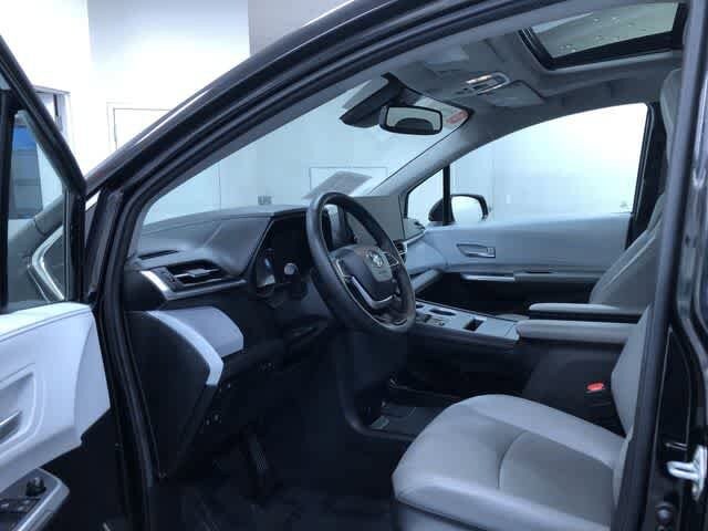 Thumbnail: 2025 Toyota Sienna - 10