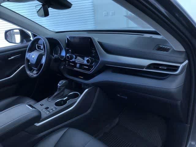 Thumbnail: 2023 Toyota Highlander - 24