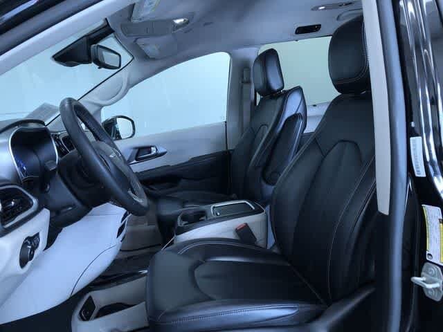 Thumbnail: 2024 Chrysler Pacifica - 18