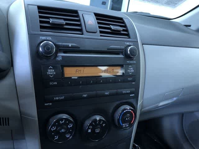 Thumbnail: 2010 Toyota Corolla - 26