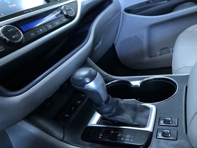 Thumbnail: 2015 Toyota Highlander - 32