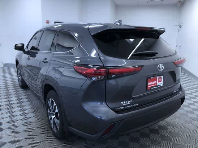 Thumbnail: 2022 Toyota Highlander - 12