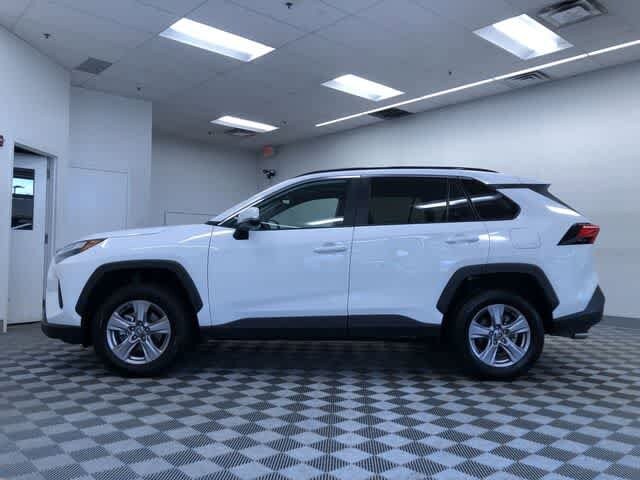 2025 Toyota RAV4 XLE - Photo 11
