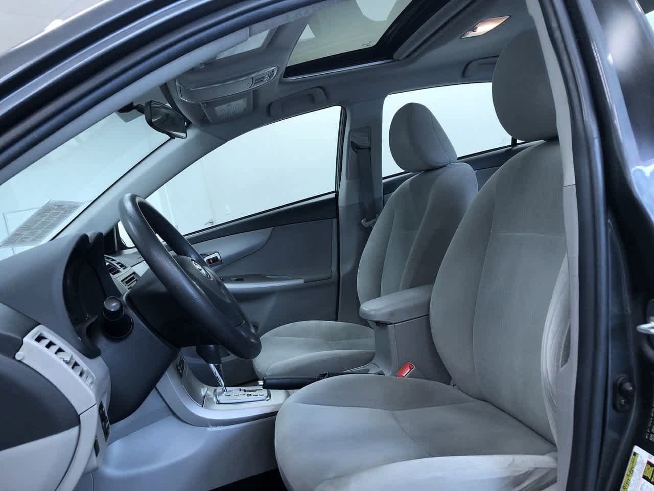 Thumbnail: 2013 Toyota Corolla - 18