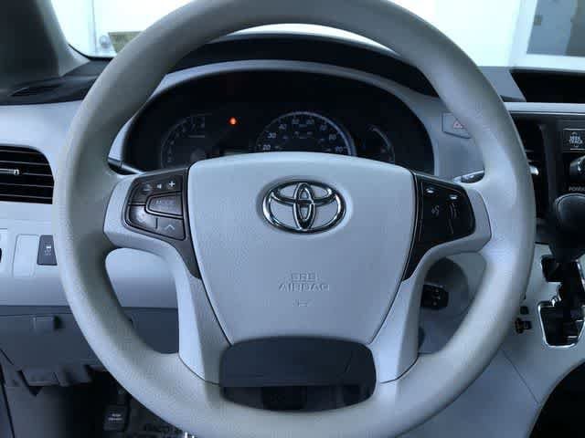 Thumbnail: 2011 Toyota Sienna - 26