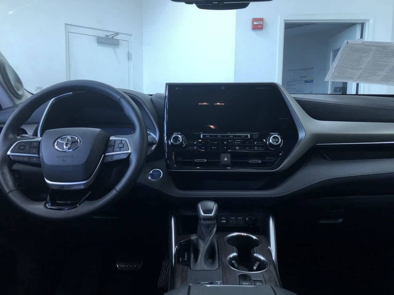 Thumbnail: 2022 Toyota Highlander - 17