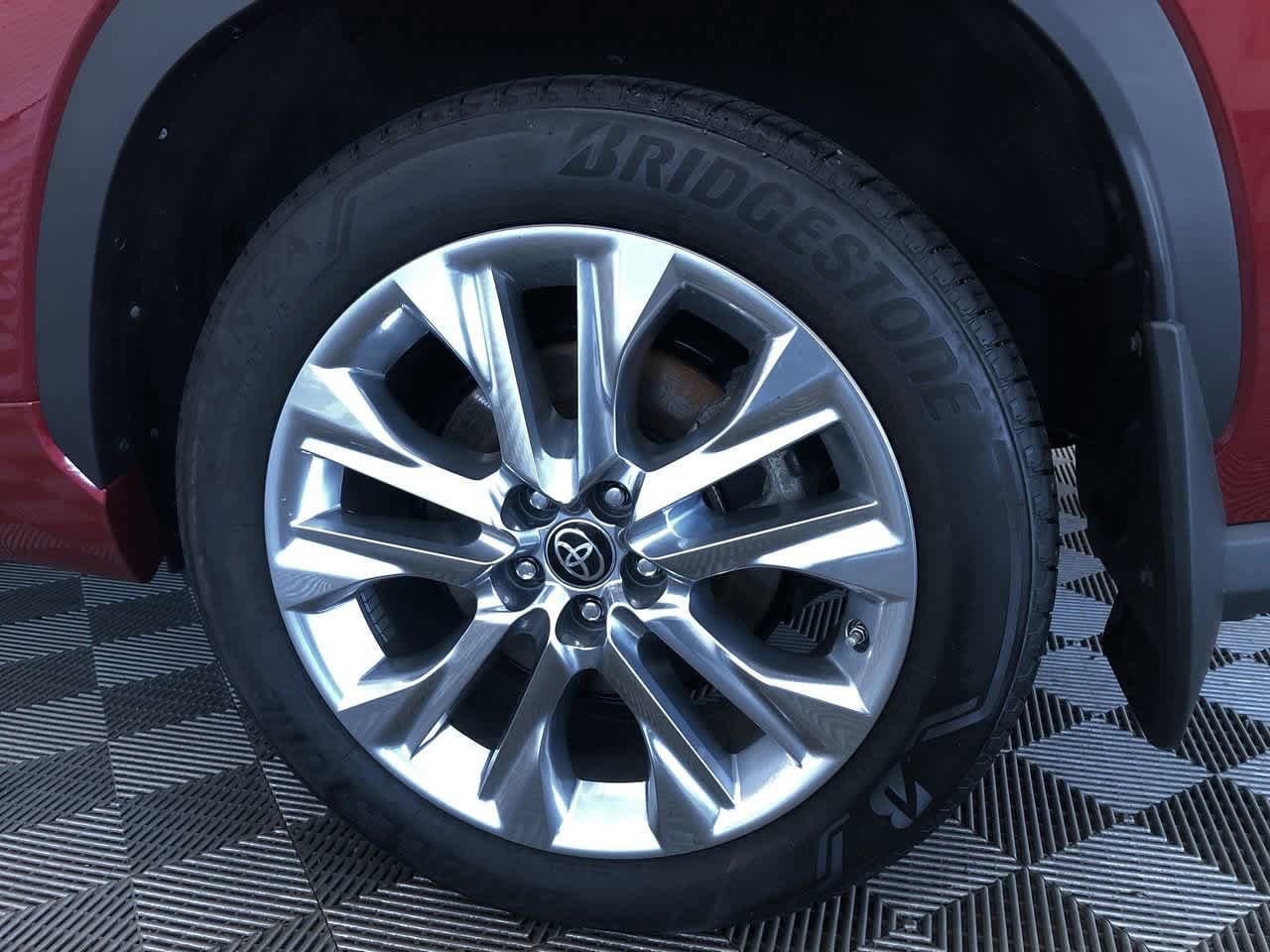 Thumbnail: 2022 Toyota Highlander - 16