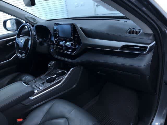 Thumbnail: 2020 Toyota Highlander - 25