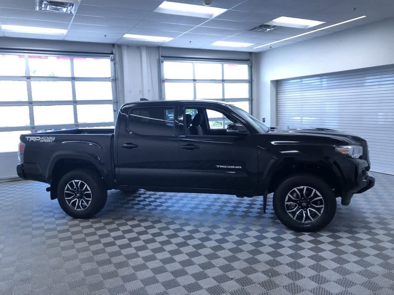 Thumbnail: 2022 Toyota Tacoma - 6