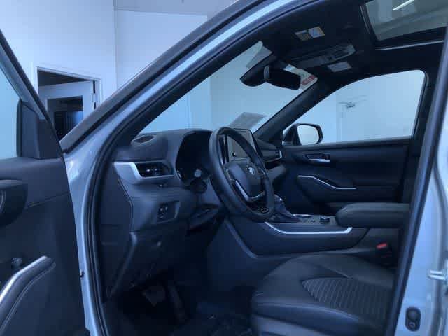 Thumbnail: 2025 Toyota Highlander - 11