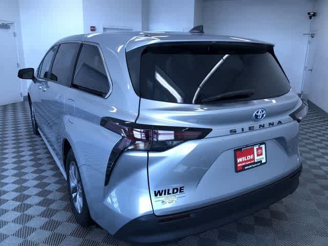 Thumbnail: 2025 Toyota Sienna - 13