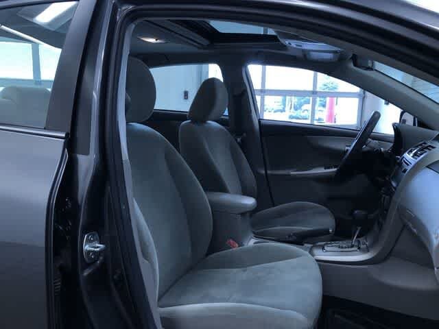 Thumbnail: 2013 Toyota Corolla - 23