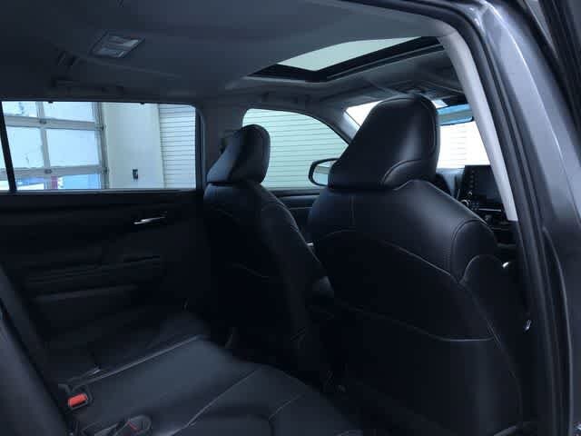 Thumbnail: 2022 Toyota Highlander - 22