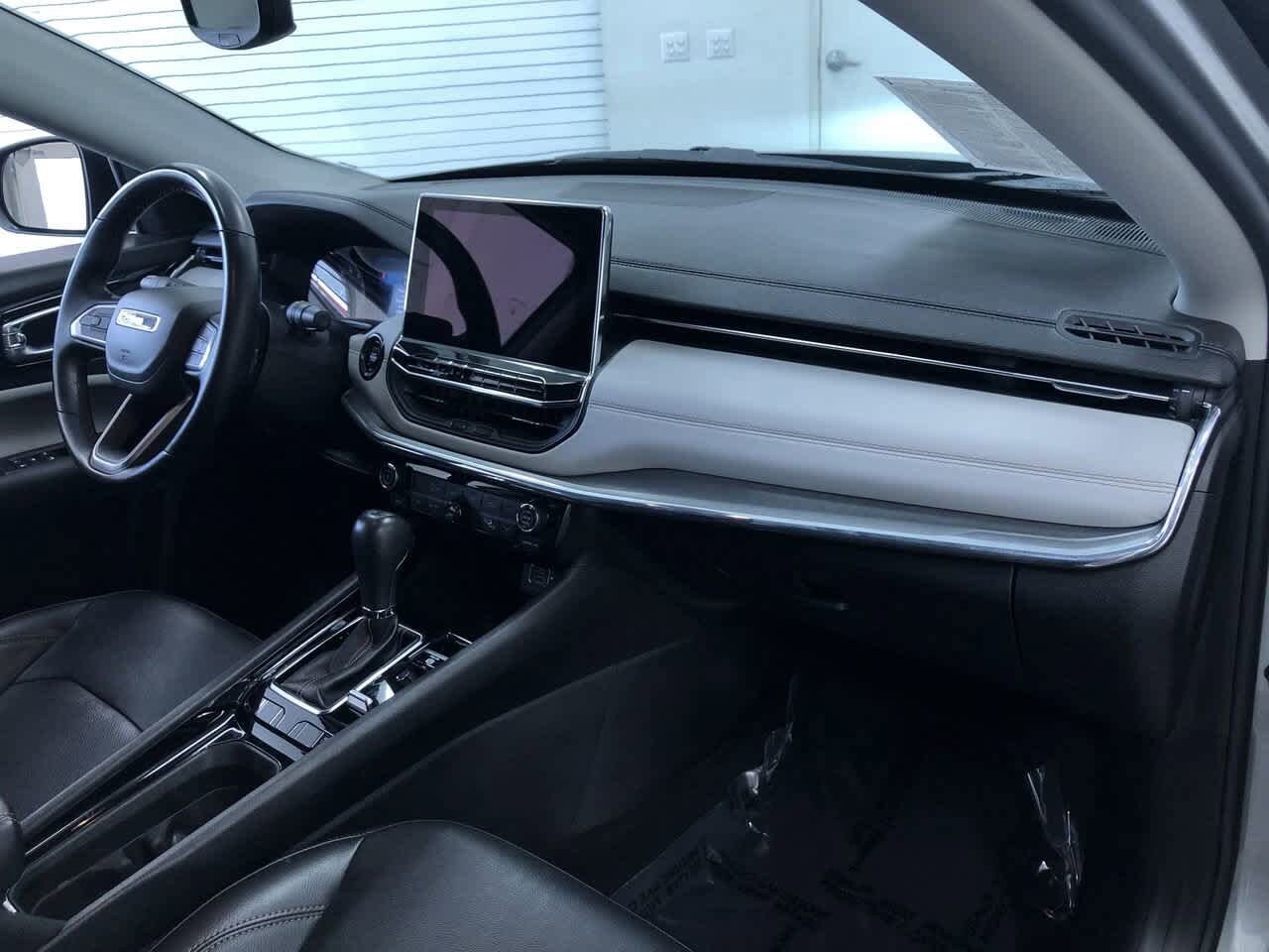Thumbnail: 2022 Jeep Compass - 23