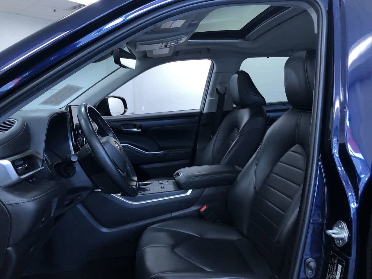 2023 Toyota Highlander XLE 18