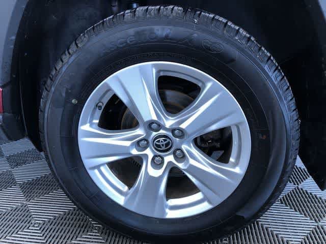 Thumbnail: 2021 Toyota RAV4 - 16