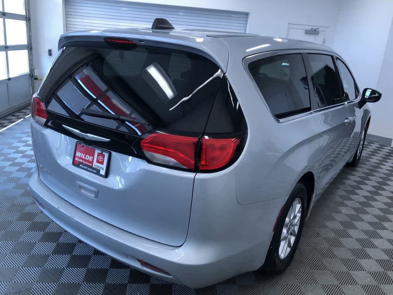 2023 Chrysler Voyager LX 33