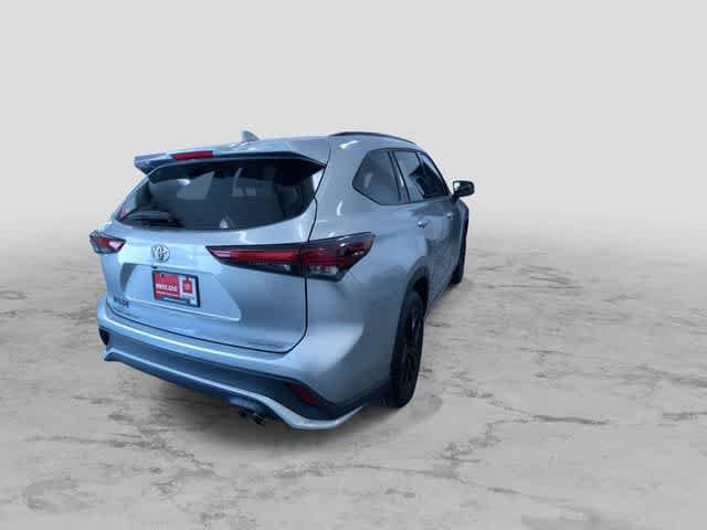 Thumbnail: 2025 Toyota Highlander - 10